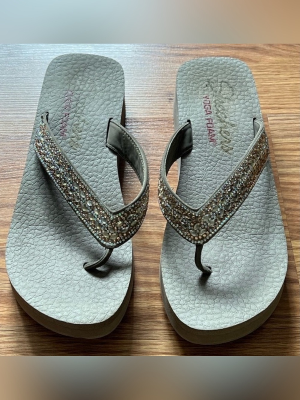 Skechers Yoga foam ladies flip flops with bling